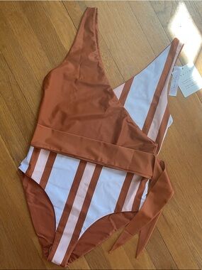Baiia Reversible Wrapsuit